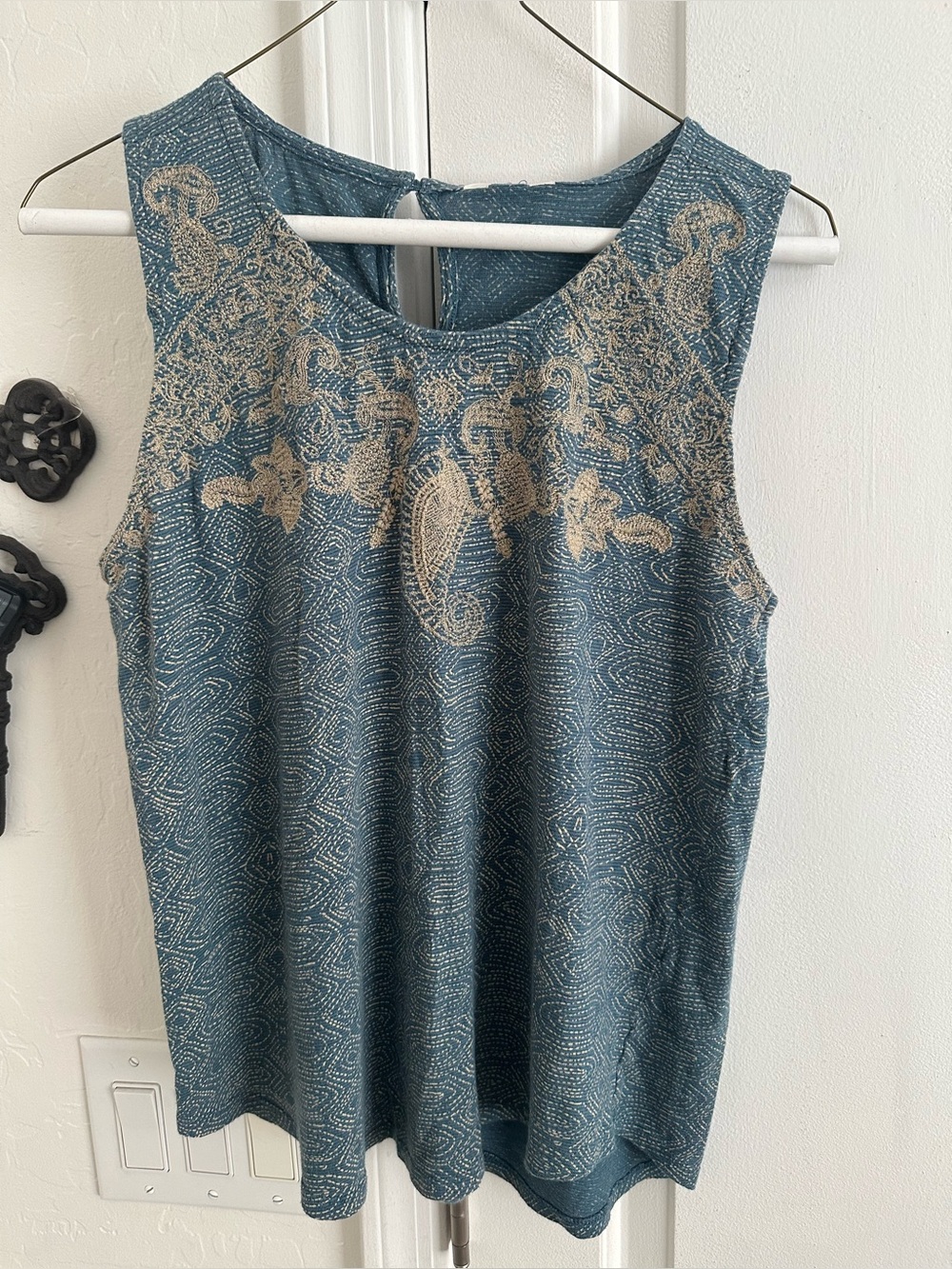 Lucky Brand blue/grey ladies sleeveless blouse with tan embroidery size medium